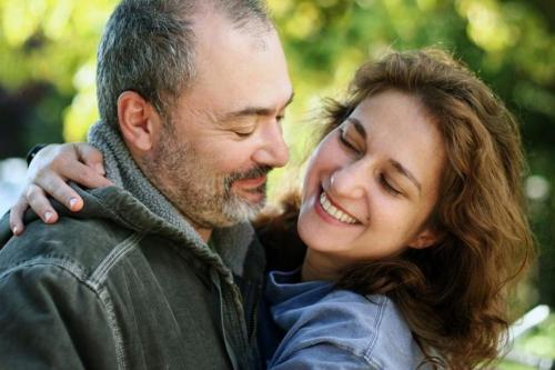 Психология отношений с мужчиной старше на 10-20 лет: как построить здоровые взаимоотношения 03