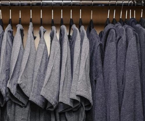 6 одних и тех же вещей. 3 причины носить каждый день одну и ту же одежду. Минимализм в одежде