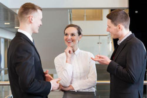 Какие жесты лучше избегать в общении, чтобы не создавать негативное впечатление. 5 невербальных жестов, которые оставляют плохое впечатление